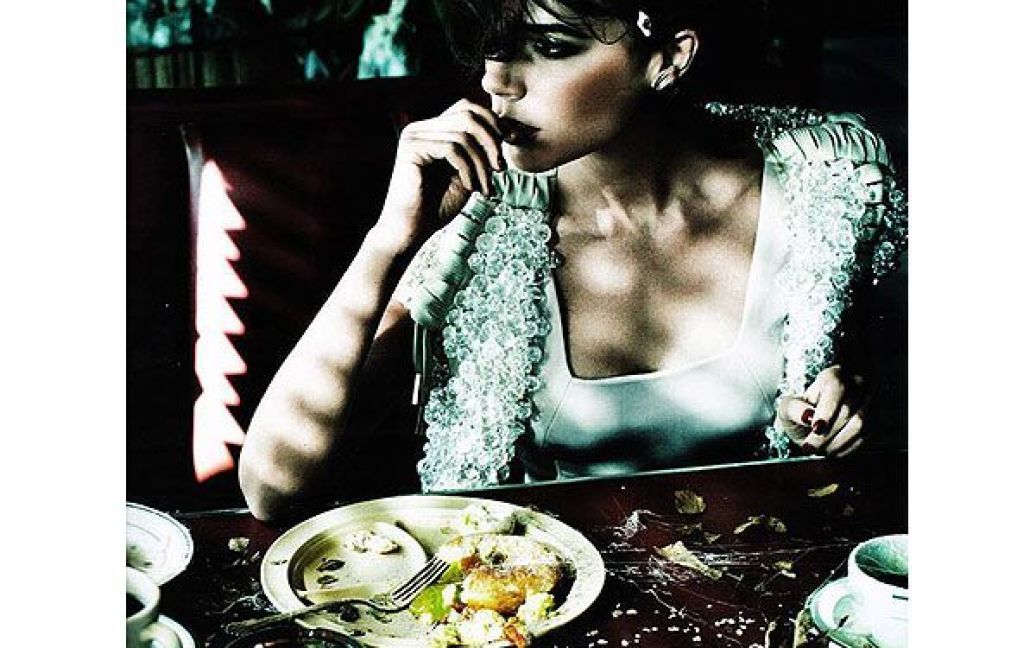 Вікторія Бекхем у розкішній фотосесії для Vogue / © Vogue