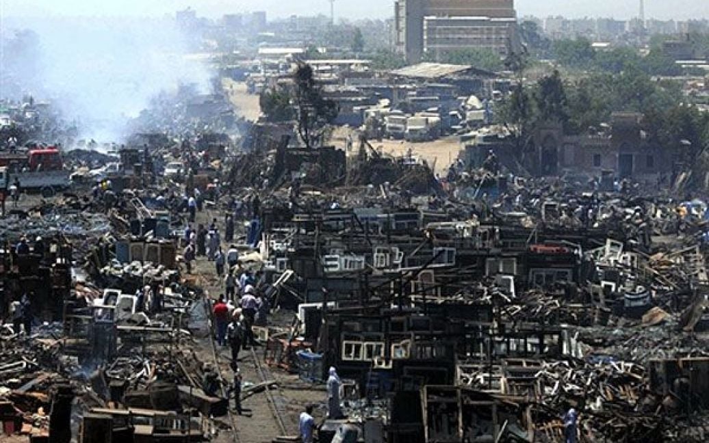 Єгипет, Каїр. Знищений публічний ринок аль-Тунсі на півдні Каїру, також відомий як п&rsquo;ятничний ринок. Трагедія сталась після того, як автомобіль впав з мосту поруч із ринком прямо на торгові ряди. Кілька працівників і відвідувачів ринку загнули, десятки людей отримали поранення. / © AFP