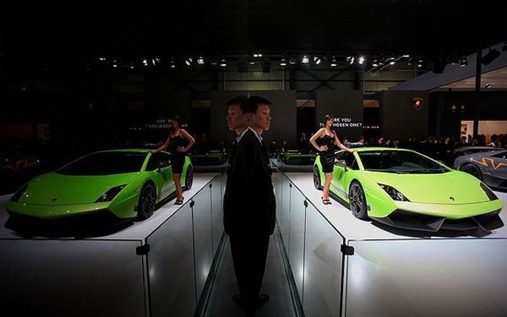 У Пекіні (Китай) відкрився міжнародний автомобільний салон, який працюватиме до 2 травня 2010 року 
на території двох виставкових комплексів одночасно, і є найбільшою автомобільною виставкою Азії. / © Getty Images/Fotobank