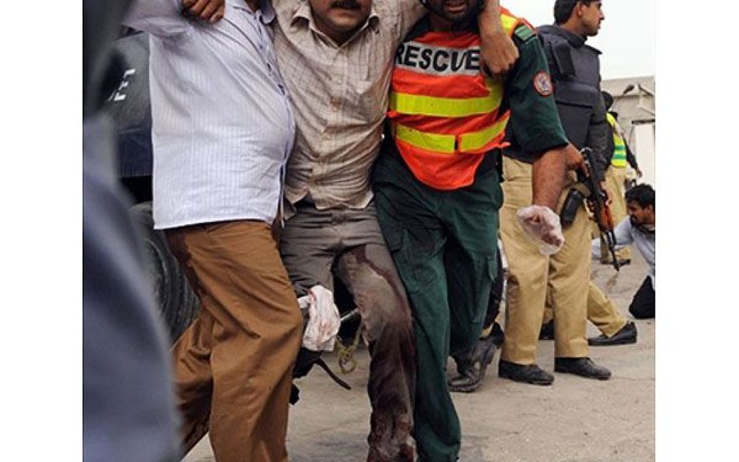 За останніми даними, 65 людей загинули і 78 постраждали в результаті нападів бойовиків на дві мечеті, належні Ахмадійської мусульманській общині в Пакистані. / © AFP