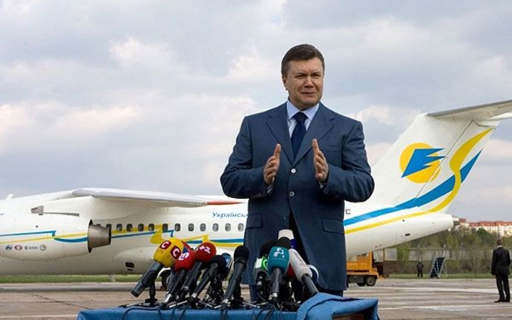 Президент України привітав усіх присутніх із "святом українського літакобудування". / © President.gov.ua