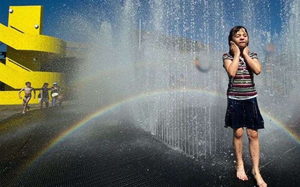 Великобританія. До країни прийшла літня спека. / © AFP