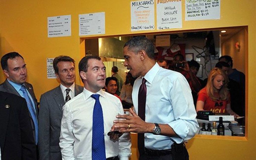 Мєдвєдєв і Обама поснідали у закусочній Ray&#039;s Hell Burger ("Пекельні бургери Рея") / © AFP