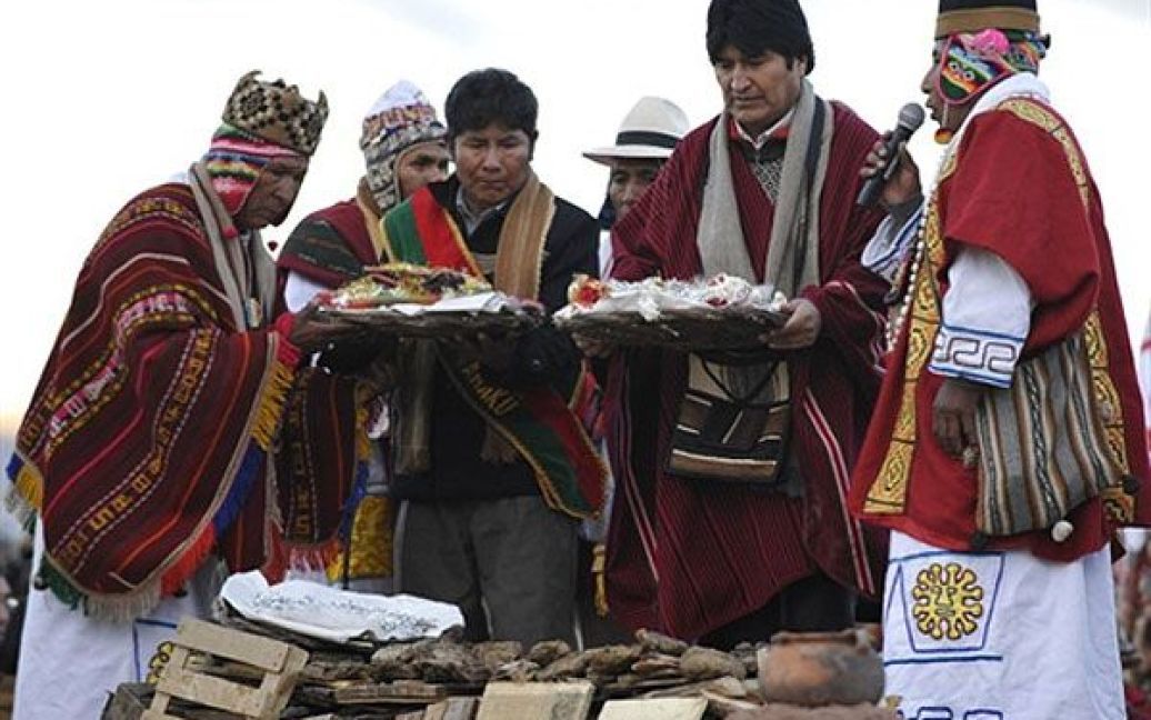 У зустрічі нового року за ритуалом індіанців-аймара взяв участь президент Болівії Ево Моралес / © AFP