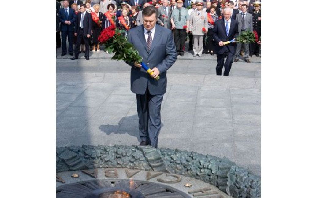 Президент України Віктор Янукович поклав квіти до Могили Невідомого солдата у Києві. / © President.gov.ua