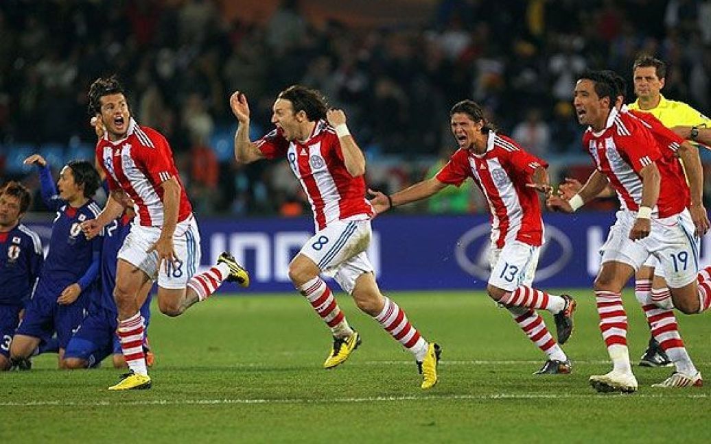 Парагвайці вперше в історії вийшли у чвертьфінал турніру, де вони зіграють з іспанцями. / © AFP