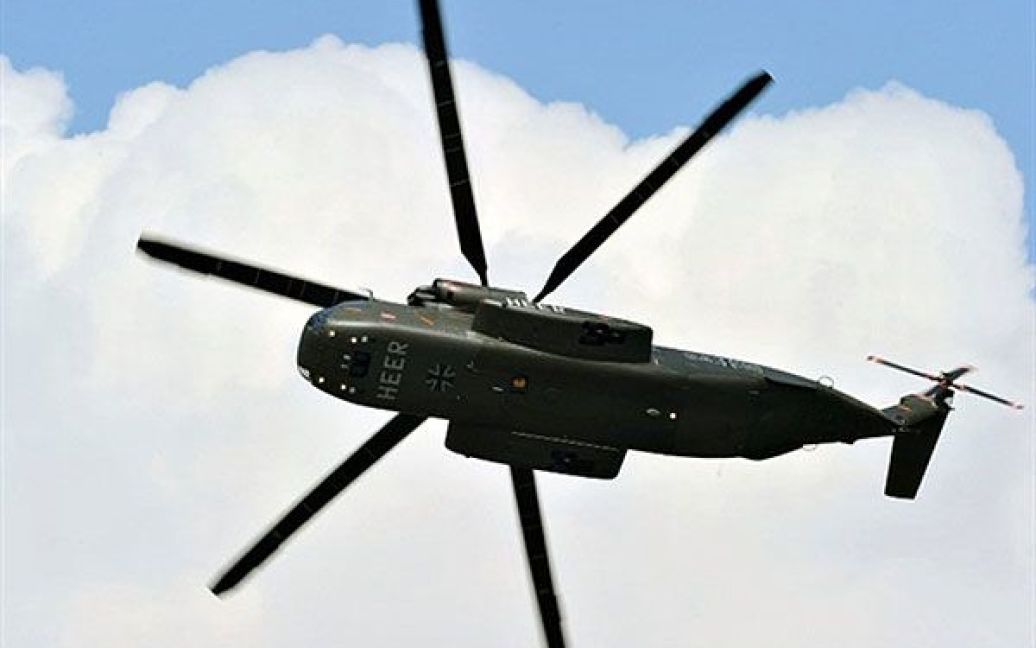 Корпорація "Sikorsky Aircraft" представила на авіасалоні транспортний гелікоптер CH-53GA. / © AFP