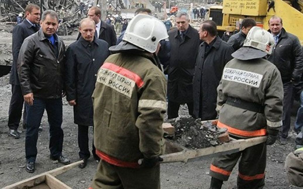 Володимир Путін ознайомився з ходом рятувальних робіт. / © AFP