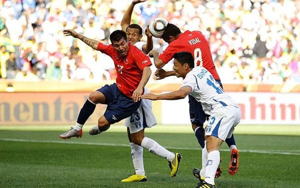 З мінімальним рахунком 1:0 перемогли чилійці. / © AFP