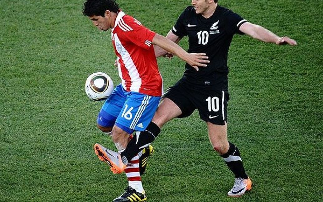 Матч третього туру Чемпіонату світу між збірними Парагваю і Нової Зеландії завершився в "суху" нічию. / © AFP