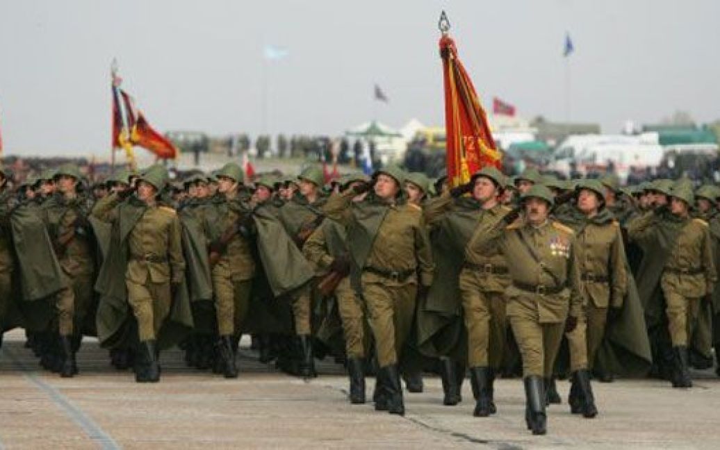 В урочистому параді 9 травня візьмуть участь більше 2,5 тисяч військових, серед яких - 75 російських солдат і 130 білоруських курсантів. / © УНІАН