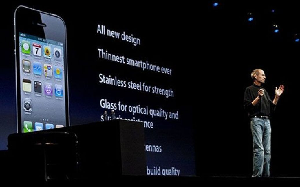 Глава компанії Apple Стів Джобс на щорічній конференції розробників WWDC у Сан-Франциско представив новий смартфон iPhone 4. / © AFP
