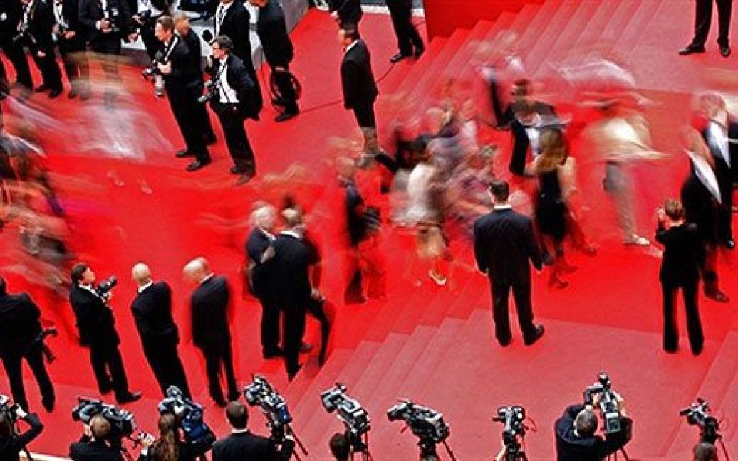 Франція, Канни. Гості прибувають на показ фільму з конкурсної програми 63-го Каннського кінофестивалю. / © AFP