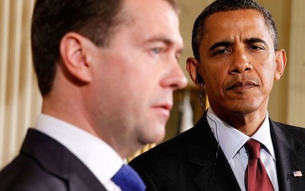 Президент США Барак Обама слухає виступ президента Росії Дмитра Мєдвєдєва / © AFP