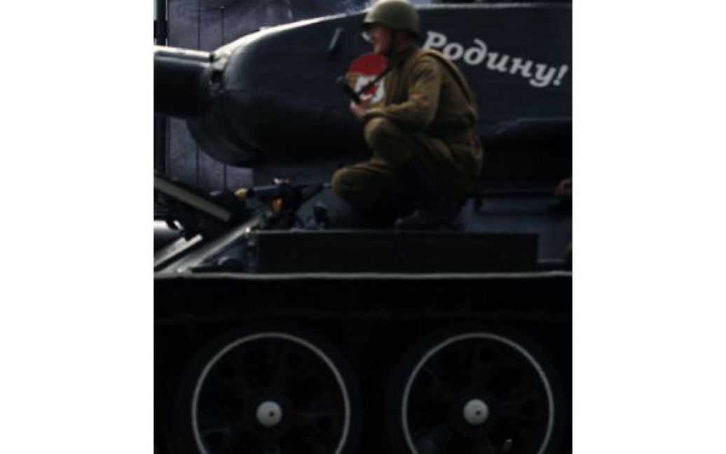 Хрещатиком проїхала колона військової техніки часів Великої вітчизняної війни / © УНІАН