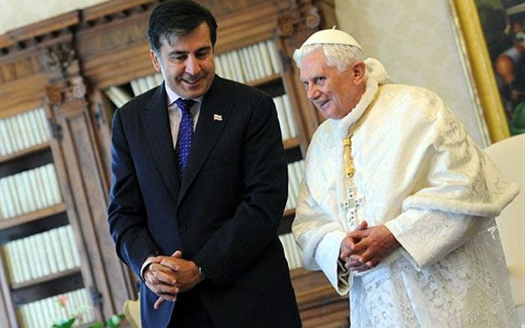 Ватикан. У Ватикані відбулась зустріч Папи Римського Бенедикта XVI і президента Грузії Михайла Саакашвілі. / © AFP