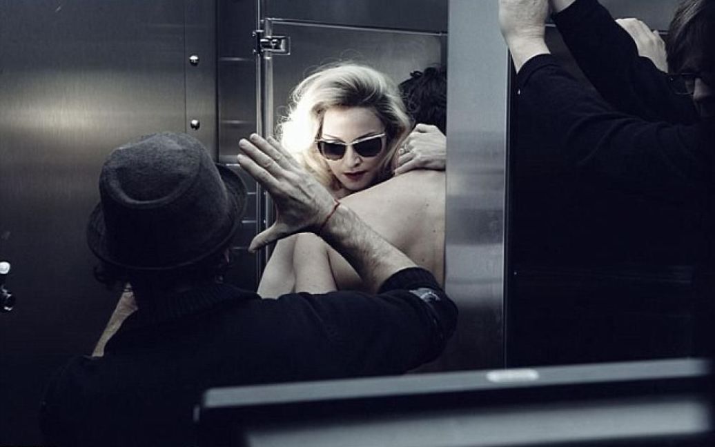 Мадонну застукали з молодим коханцем / © Paparazzi