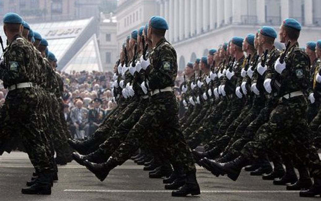 Українські десантники беруть участь у святковому параді на Хрещатику / © УНІАН