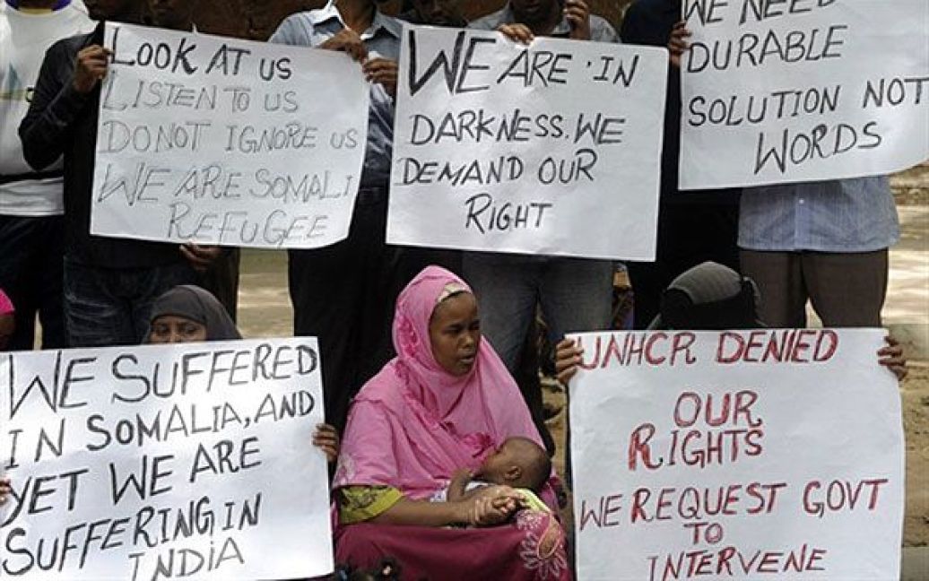 Індія, Нью-Делі. Сомалійські біженці, які живуть в Індії, провели акцію протесту у Нью-Делі. Біженці, деякі з яких живуть в Індії вже понад 10 років, вимагають від індійського уряду дозволу на постійне проживання і підтримки від Верховного комісара ООН у справах біженців. / © AFP