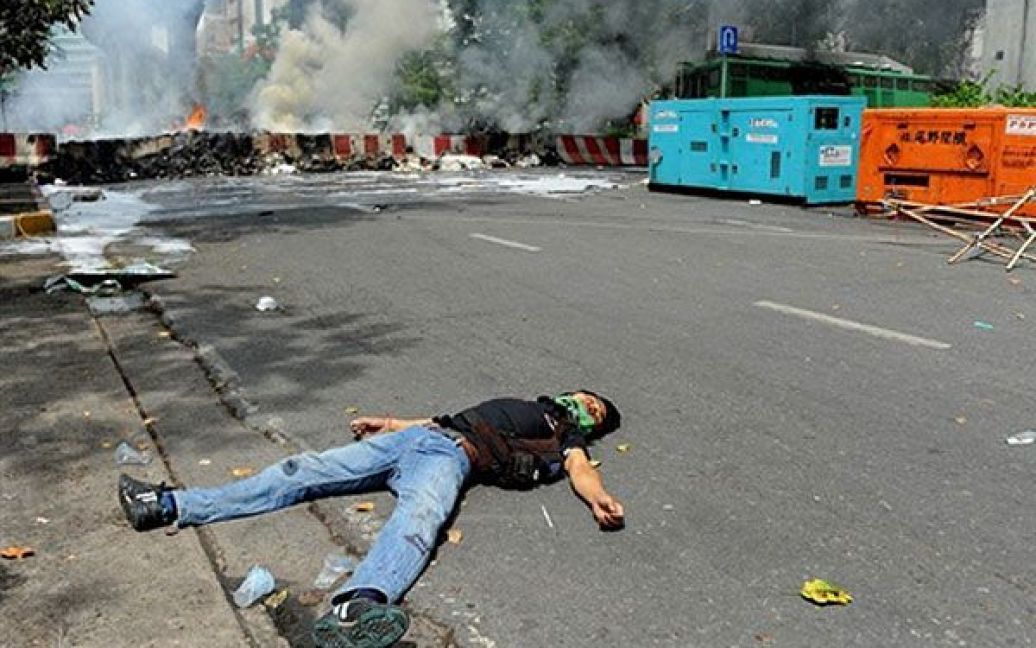 В результаті зіткнень між опозиціонерами та урядовими військами у столиці Таїланду загинули більше 30 людей, 230 отримали поранення. / © AFP