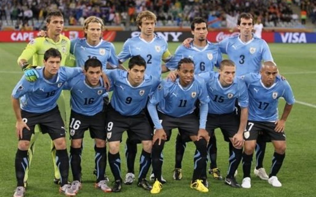 Матчем між збірними Уругваю та Франції завершився перший ігровий день Чемпіонату світу з футболу. / © AFP