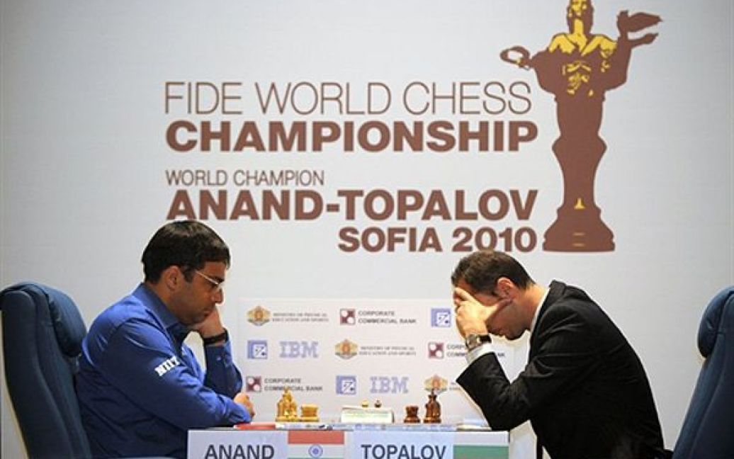 Четвертий матч між чинним чемпіоном світу Вішванатаном Анандом та гросмейстером Веселином Топаловим у Софії. / © AFP