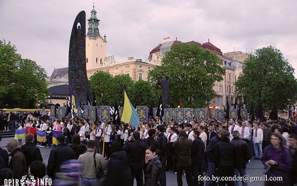 Біля пам’ятника Шевченка у Львові відбувся мітинг, на якому виступило кілька промовців. / © Opir.Info