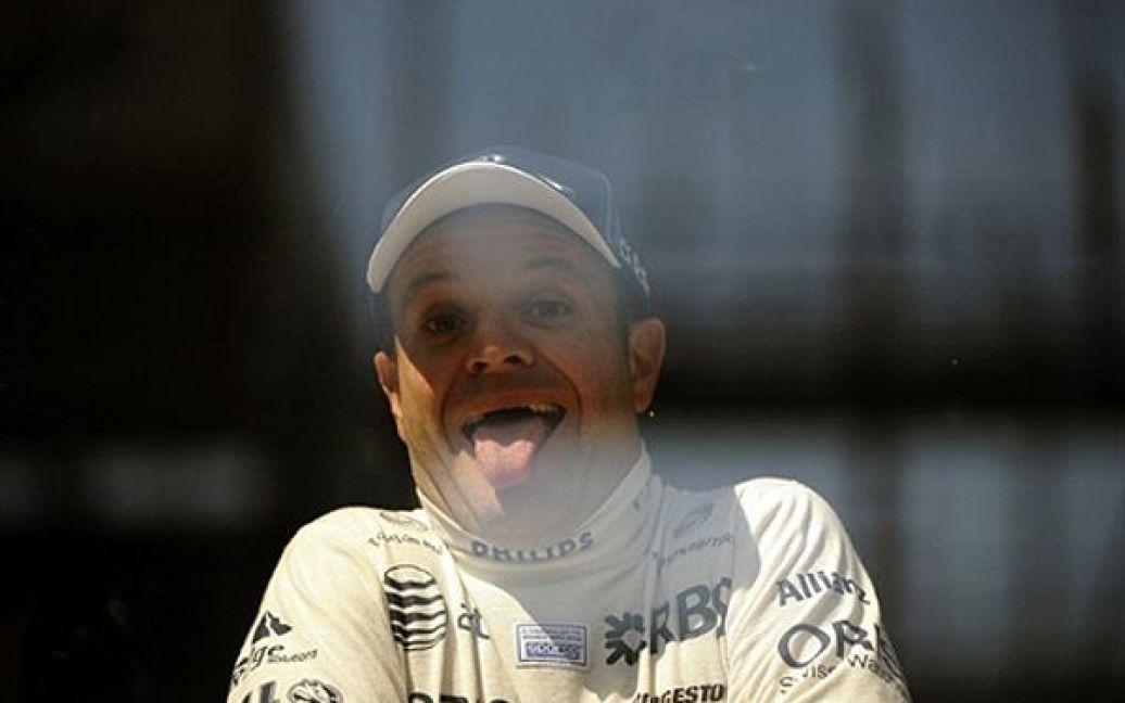 13.05. Монте-Карло. Пілот команди Williams Рубенс Баррікелло сміється під час тренування перед Гран-прі Монако Формули 1, яке відбулося 16 травня. / © AFP