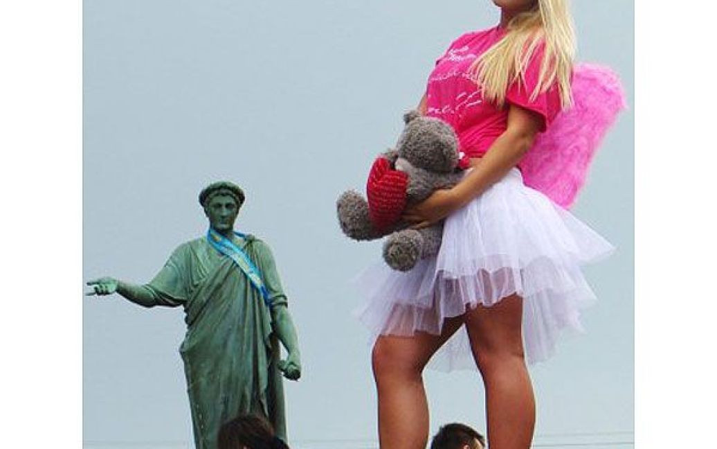 Блондинки в Одесі зібрались біля пам&rsquo;ятника Дюку де Рішельє / © УНІАН