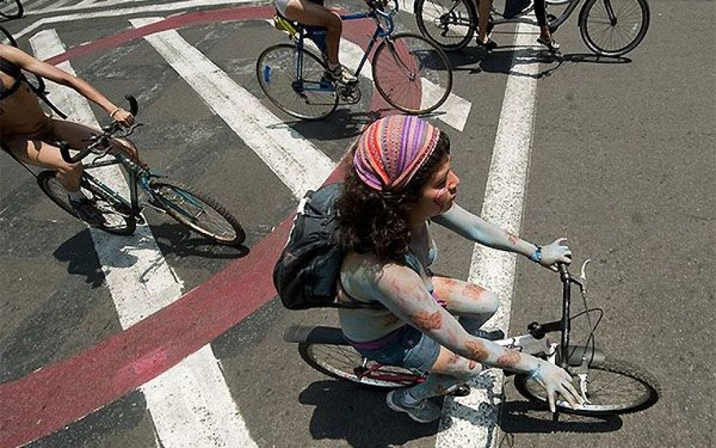 Організатори щорічного голого велопробігу "World Naked Bike Ride" називають його "найбожевільнішою подією року". / © AFP