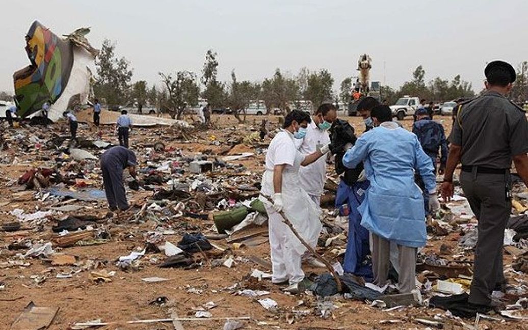 Всього на борту літака, що розбився, за даними авіакомпанії, перебувало 93 пасажири і 11 членів екіпажу. За даними авіакомпанії, всі члени екіпажу були громадянами Лівії. / © AFP