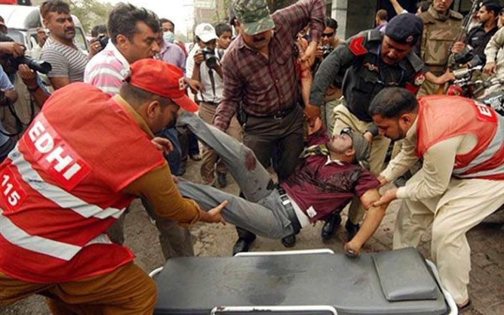 За останніми даними, 65 людей загинули і 78 постраждали в результаті нападів бойовиків на дві мечеті, належні Ахмадійської мусульманській общині в Пакистані. / © AFP