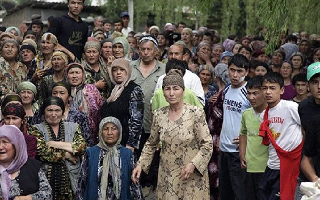В Узбекистані знаходяться більше 100 тисяч біженців з Киргизії, які залишили країну через міжетнічні зіткнення, стало відомо від представників ЮНІСЕФ (Дитячий фонд ООН). / © AFP