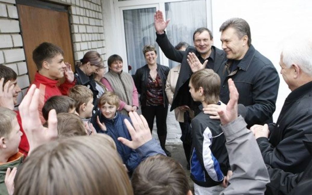 Глава держави познайомився з кожним із вихованців особисто. / © President.gov.ua