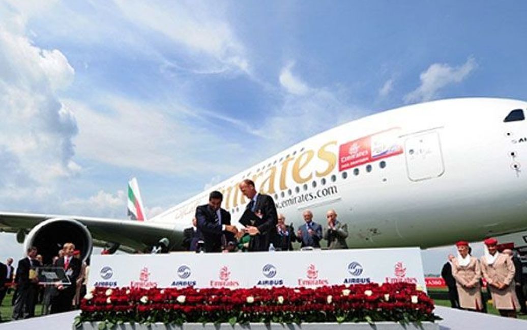 Компанія "Dubai airline Emirates" оголосила, що вона вже замовила 32 нових Airbus А380 на суму 11.5 мільйярдів доларів. / © AFP