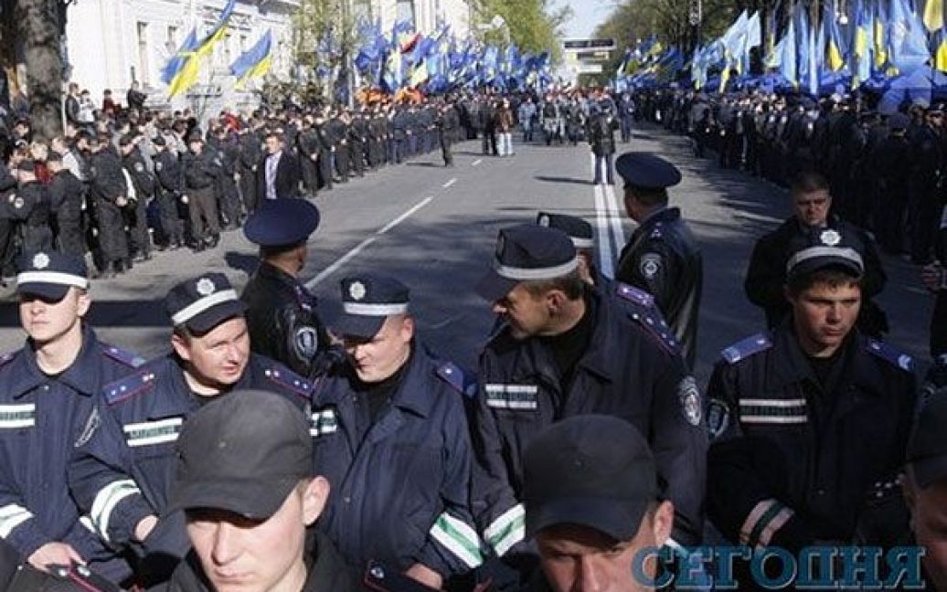Під Верховної радою почалися сутички демонстрантів від опозиції з правоохоронцями. / © Сегодня