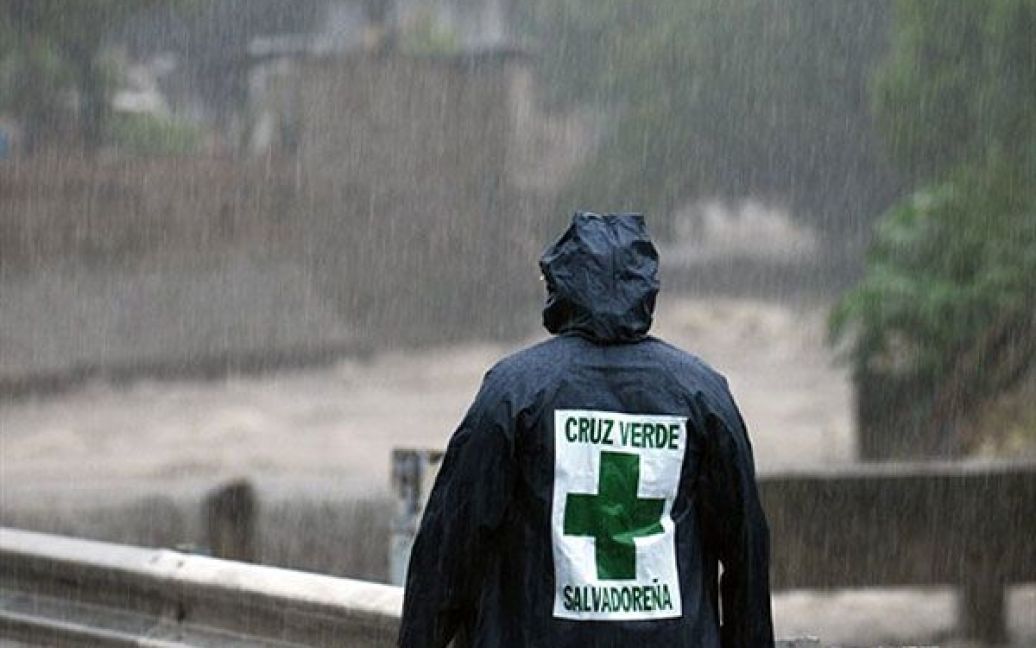 Тропічний шторм "Алекс" вже завдав шкоди у Сальвадорі. / © AFP