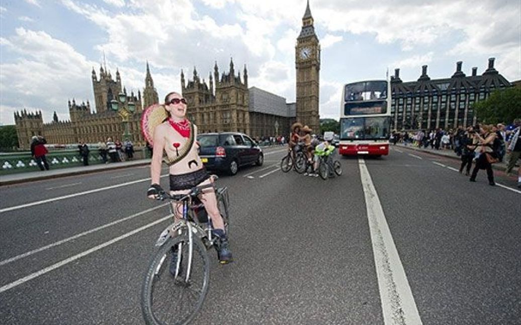 Голі велопробіги відбулись у Лондоні, Мехіко, Парижі, Кейптауні та інших містах світу / © AFP