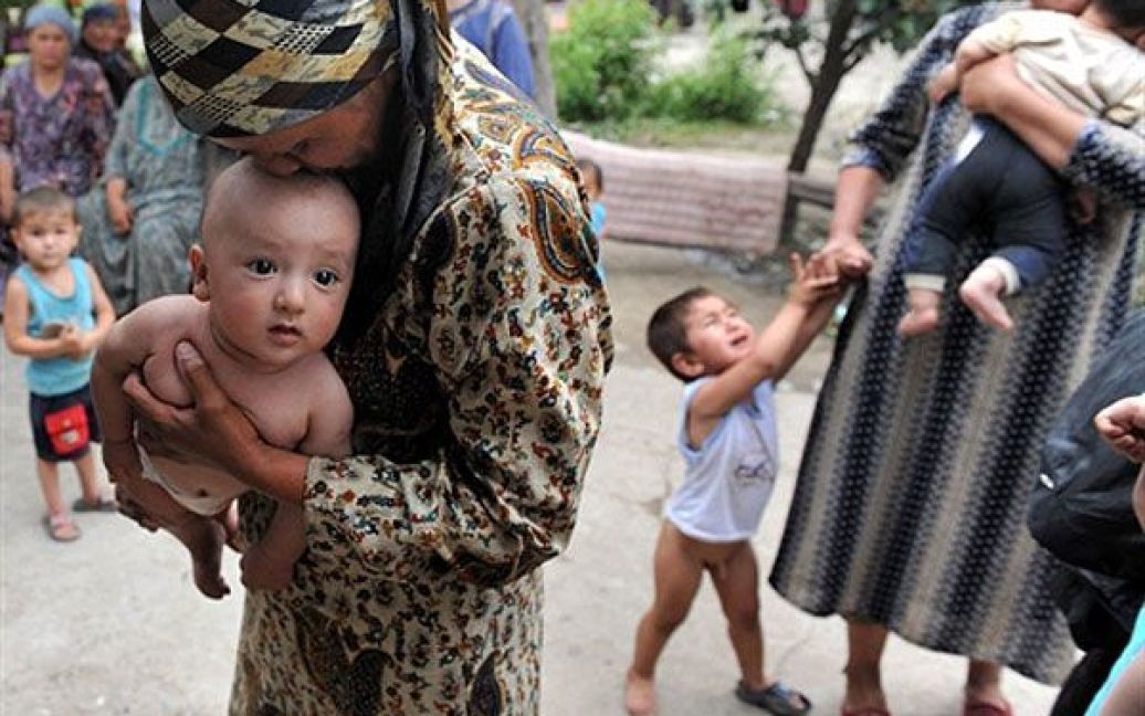 Більшу частину людей, які перебувають у таборах складають жінки, діти та пенсіонери. / © AFP