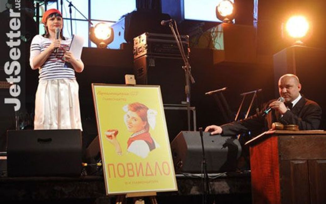 Для українського бомонду влаштували вечірку-аукціон "Агітплакат" у радянському стилі. / © jetsetter.ua
