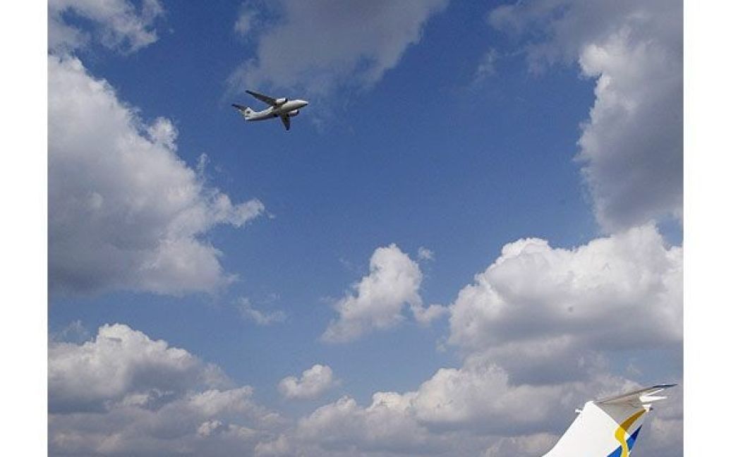 Сьогодні на аеродромі ДП "Антонов" у присутності глави держави відбувся перший політ нового літака АН-158. / © President.gov.ua