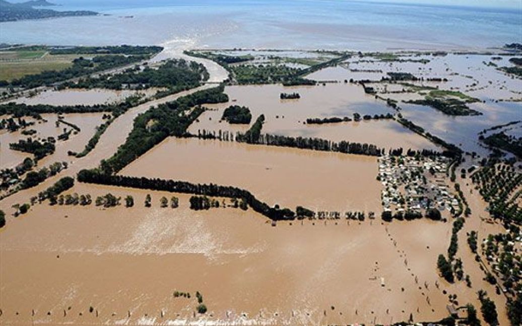 Жертвами повені на півдні Франції стали 20 людей. Сильні зливи не припиняються в регіоні вже третю добу, влада не виключає, що кількість загиблих може зрости. / © AFP