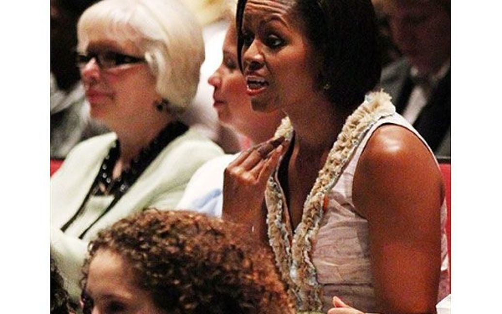 Перші леді США і Росії Мішель Обама і Світлана Мєдвєдєва відвідали Школу мистецтв Дюка Еллінгтона у Вашингтоні, де на їхню честь давали виставу виставу "Художні інтерлюдії" / © AFP