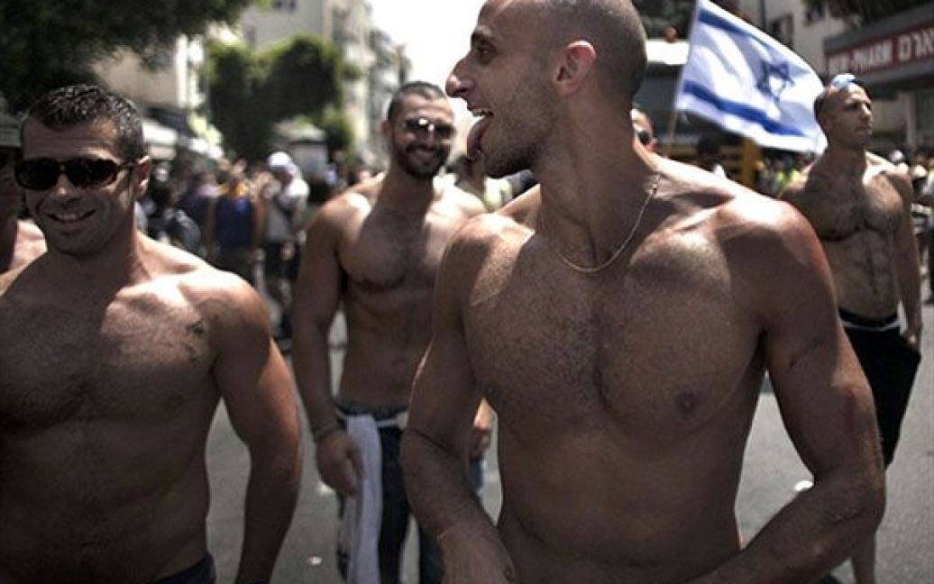 На вихідних у світі провели кілька масових гей-парадів. / © AFP