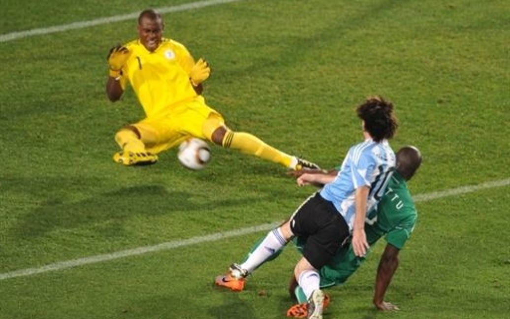 На другий день Чемпіонату світу з футболу 2010 пройшли відбіркові матчі між збірними Аргентини і Нігерії, Південної Кореї та Греції, Англії та США. / © AFP
