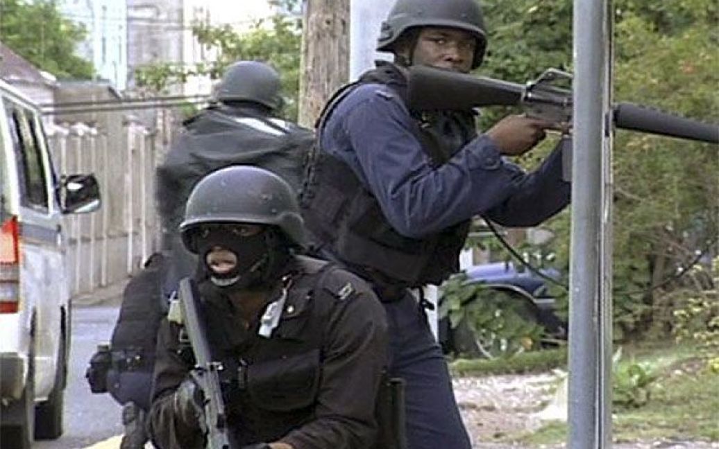 У столиці Ямайки поліція провела штурм району Тіволі Гарденс, в якому переховувався наркобарон Крістофер Коук на прізвисько Дудус. / © Getty Images/Fotobank