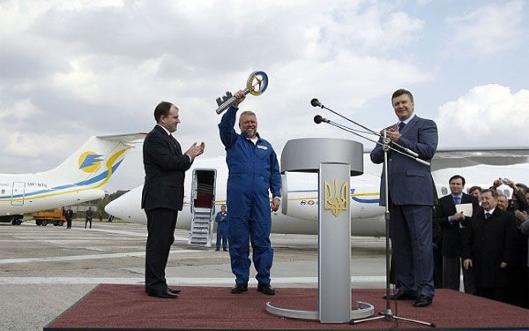 Церемонія передачі в експлуатацію літака АН-148. / © President.gov.ua