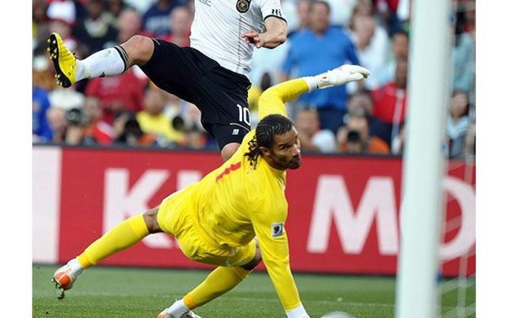 Лукаш Подольскі забив другий гол у ворота англійців на 32-й хвилині. / © Getty Images/Fotobank