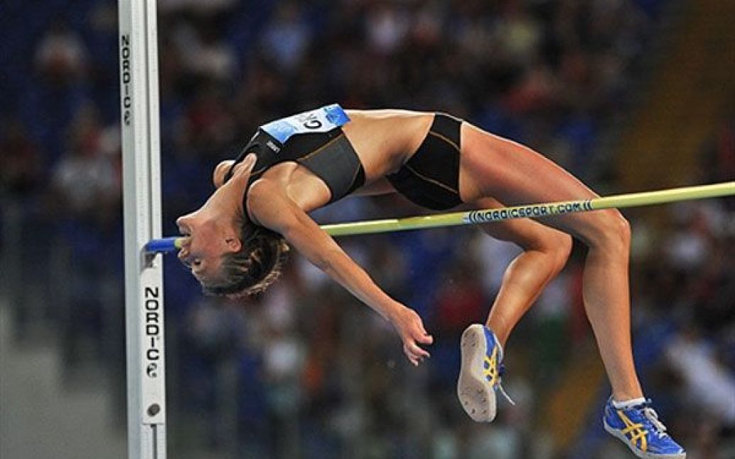 Шведська легкоатлетка Емма Грін виконує стрибок у висоту. / © AFP