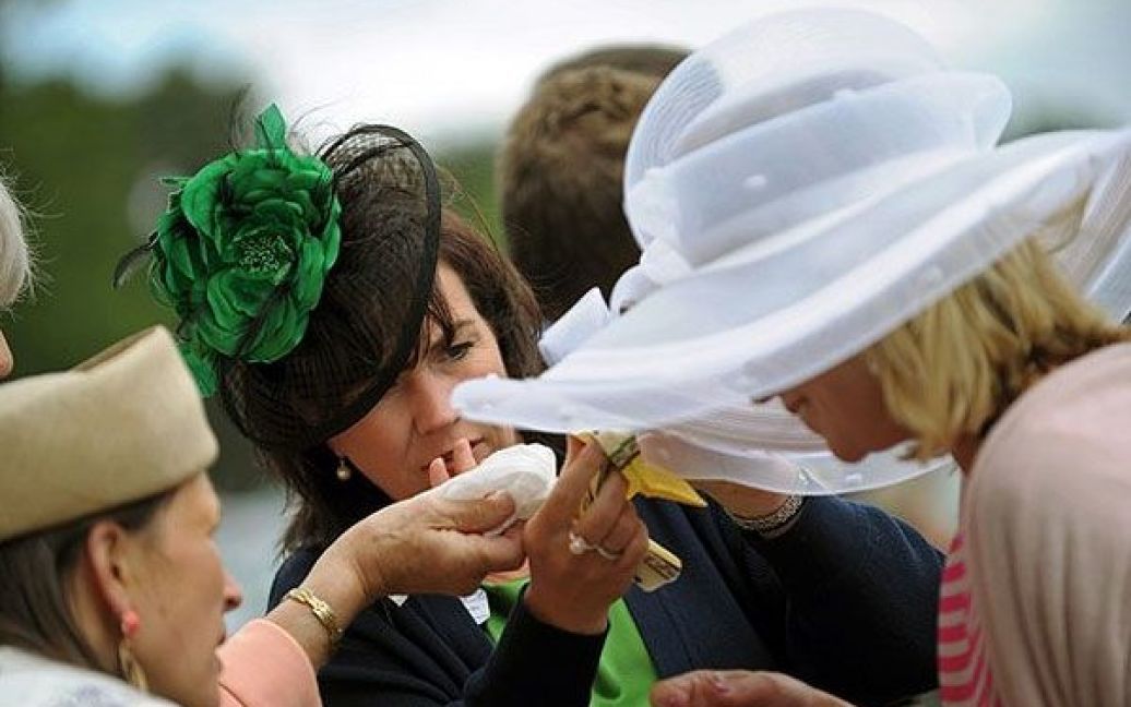 Королівські перегони "Royal Ascot" відомі ще й тим, що гості з&rsquo;являються на заході у найбожевільніших і неймовірних капелюшках. / © 